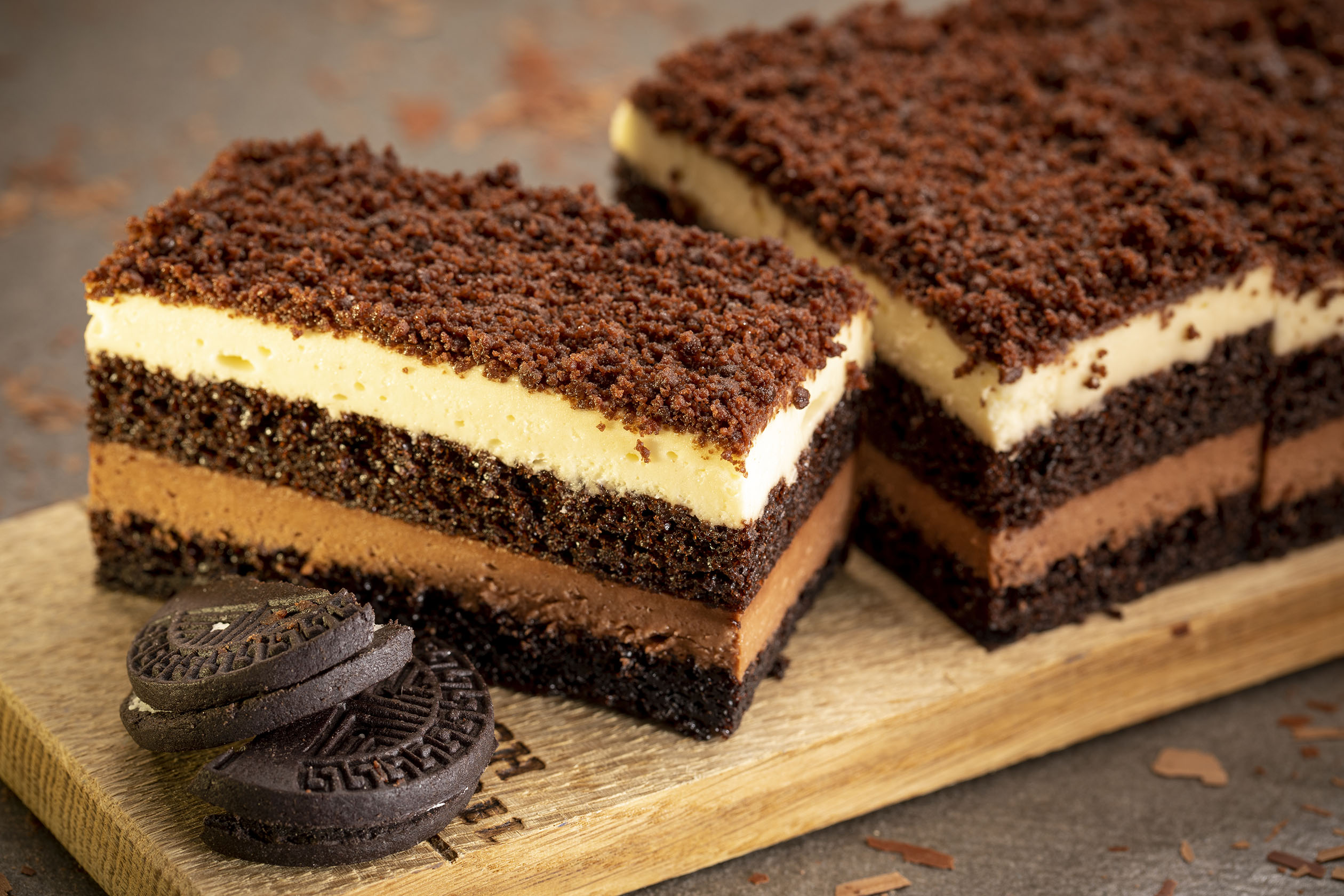 BRENELL__TWO_TIER_CHOCOLATE_MO